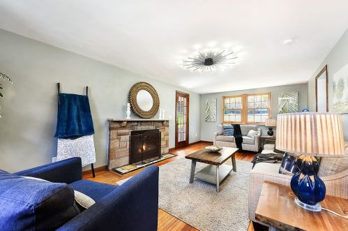 142 Summerfield Dr, Whitaker, PA 15120-3347