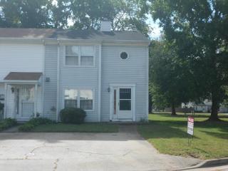 1901 Devonwood Cmn, Chesapeake VA  23320-7810 exterior