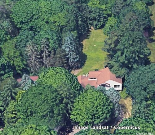 1115 Carlls Straight Path, Huntington Station, NY 11746-8013