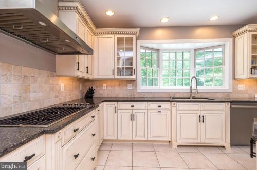 10 Devonshires Ct, Blue Bell PA  19422-2560 exterior