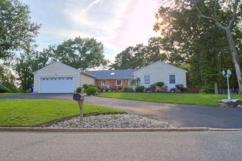 504 Lakeside Ter, Bricktown, NJ 08723-4934