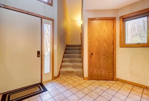 139 Wyneding Hill Rd, Manchester CT  06040-6608 exterior