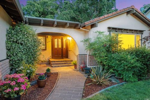 6122 Bridgewood Dr, Santa Rosa, CA 95409-2602