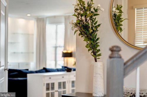 15633 Merrily Way, Woodbridge VA  22193-1097 exterior