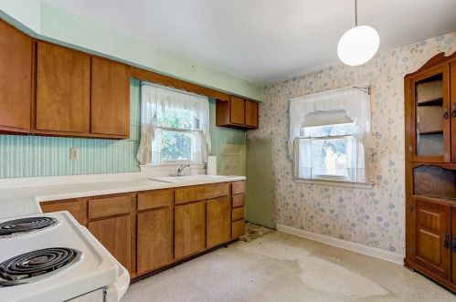 2442 67, Milwaukee WI 53214-1762 exterior