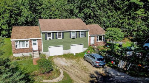 34 Hemlock Cir, Sandown NH  03873-2409 exterior