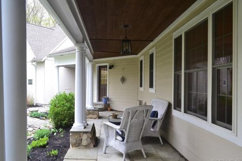 21 Forest Farm Dr, Roxbury, CT 06783-1018