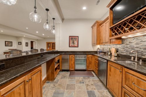 1410 Bristlecone Dr, Chenequa WI  53029-8653 exterior