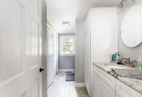 2 Howard St, Salem NH  03079-2565 exterior