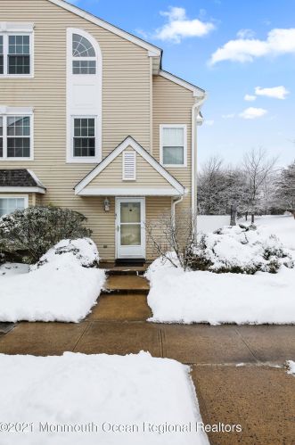 41 Madison Ct, Tinton Falls, NJ 07712-7738