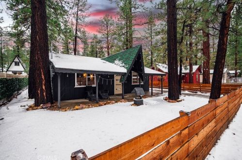 328 Sherwood Blvd, Big Bear City CA  92314 exterior