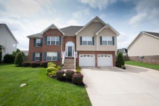 422 Short Bluff Dr, Clarksville, TN 37040-5748