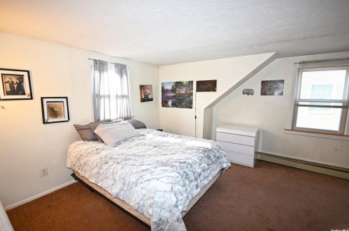 2090 Monroe Ave, North Bellmore NY  11710-1523 exterior