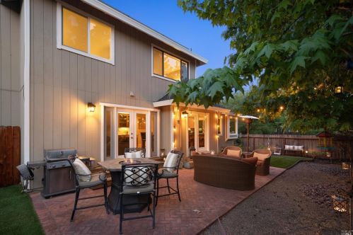 2482 Creek Meadow Dr, Santa Rosa, CA 95404-1658