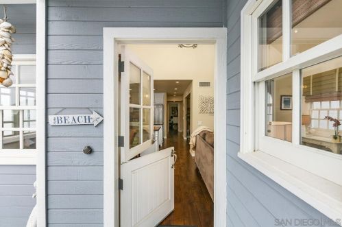 731 Capistrano Pl, San Diego CA  92109-8104 exterior