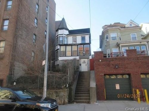 156 228th St, Bronx, NY 10463-6622
