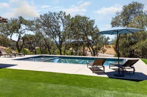 111 Kim Ct, Templeton, CA 93465-8357