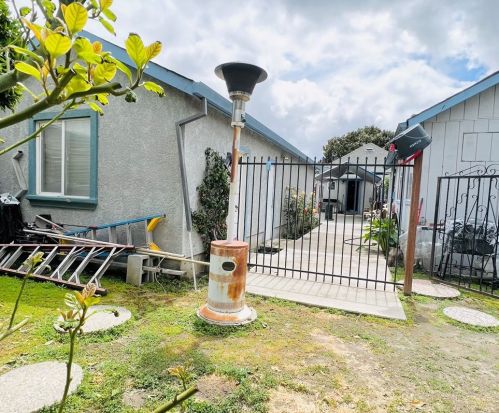 60 Hawkins St, Hollister CA  95023-4902 exterior