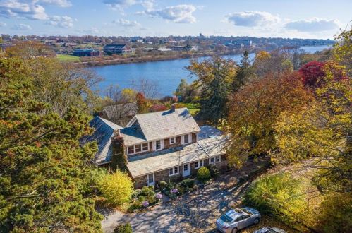 75 Green End Ave, Middletown RI 02842-7028 exterior