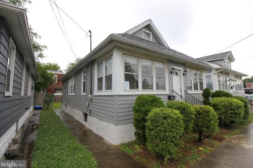 816 Bergen St, Gloucester, NJ 08030-1541