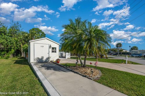153 Plantation Dr, Titusville, FL 32780-2305
