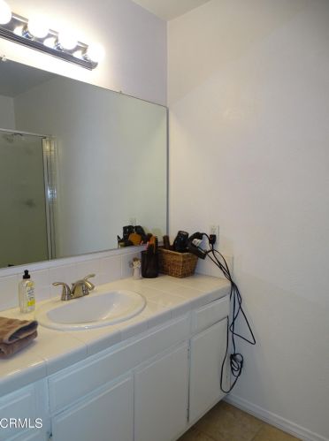 704 Holly Ave, Oxnard CA 93036-1907 exterior