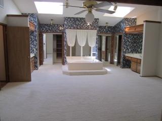 9900 Rockwell Ter, Oklahoma City OK  73162-7235 exterior