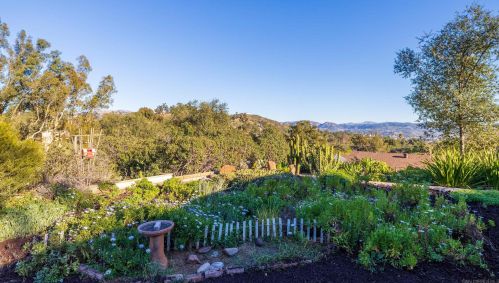 11382 Crazy Horse Dr, Lakeside CA 92040-1205 exterior