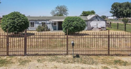 633 Greenway Ave, Turlock CA  95380-6424 exterior