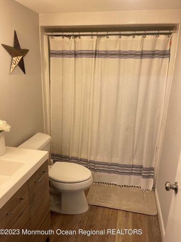 118 Mnr Dr, Tinton Falls NJ 07701-2456 exterior