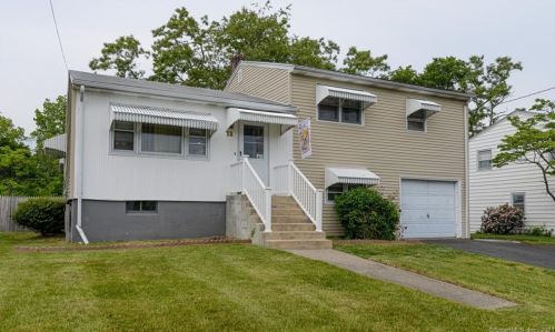 22 Ranch Dr, Bridgeport, CT 06611-2646
