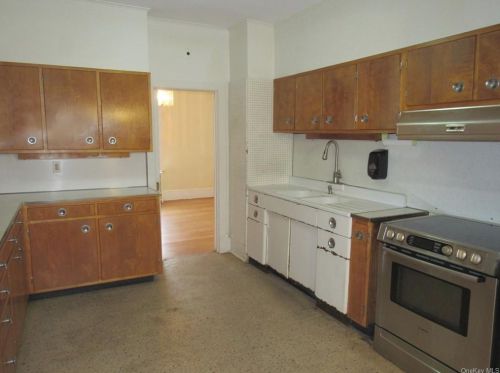 2347 Crompond Rd, Yorktown Hgts NY  10598-3735 exterior