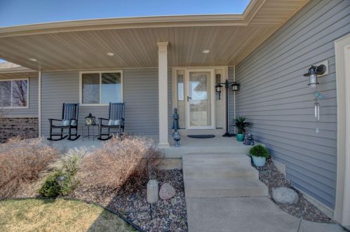 511 Granum St, Holmen, WI 54636-9568
