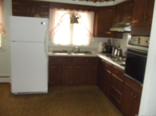 11 Harbor View Ave, Waterford CT  06385-1312 exterior