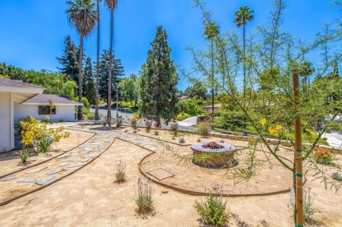 237 Eucalyptus Dr, Redlands CA  92373-7122 exterior