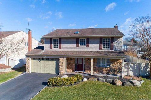 18 Allen Dr, Matinecock, NY 11560-1234