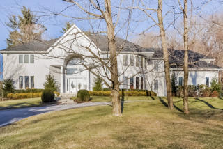 24 Random Farms Cir, Chappaqua, NY 10514-1000