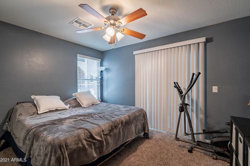 1945 77 Dr, Phoenix AZ 85033-2453 exterior