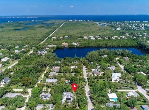 915 Fitzhugh St, Sanibel, FL 33957-4503