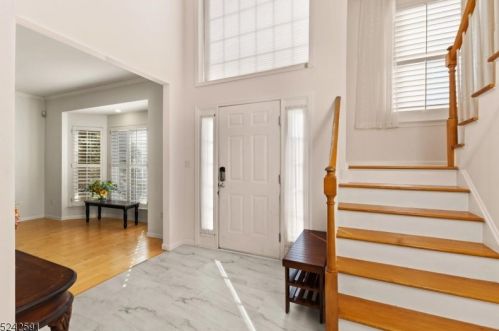 10 Red Bud Ln, Green Brook, NJ 08812-1820