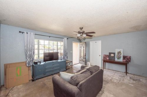 703 Mills St, Escondido, CA 92027-1945