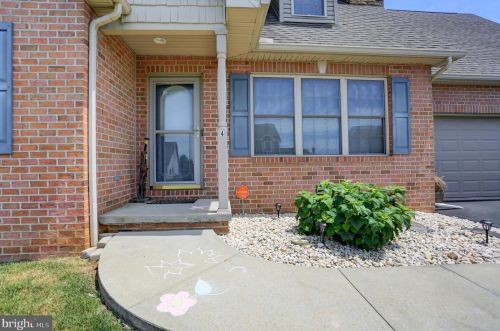 4 Red Hawk Dr, Lees Cross Roads, PA 17257-8250