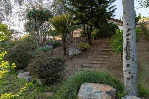1992 Warmlands Ave, Vista CA  92084-3332 exterior