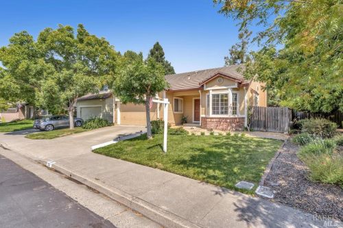 551 Shagbark St, Windsor CA  95492-8143 exterior