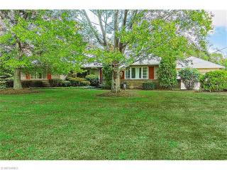 13813 Fox Hill Dr, Russell Township, OH 44072