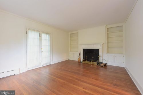 2725 38th St, Washington DC  20007-1339 exterior