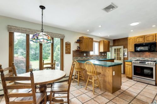 4 Magenta Ln, Elwood NY  11731-5116 exterior