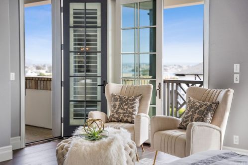 920 Kings Rd, Newport Beach CA  92663-5718 exterior