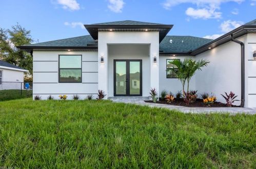 303 4th St, Cape Coral, FL 33909-0025