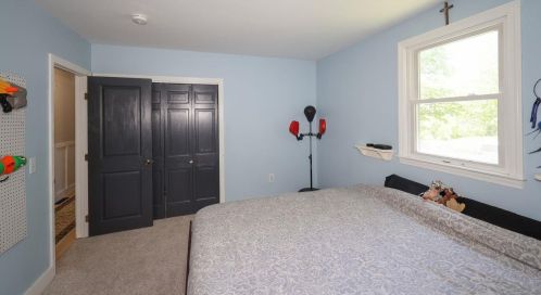 18 Hunter Ct, Goffstown NH  03045-1629 exterior